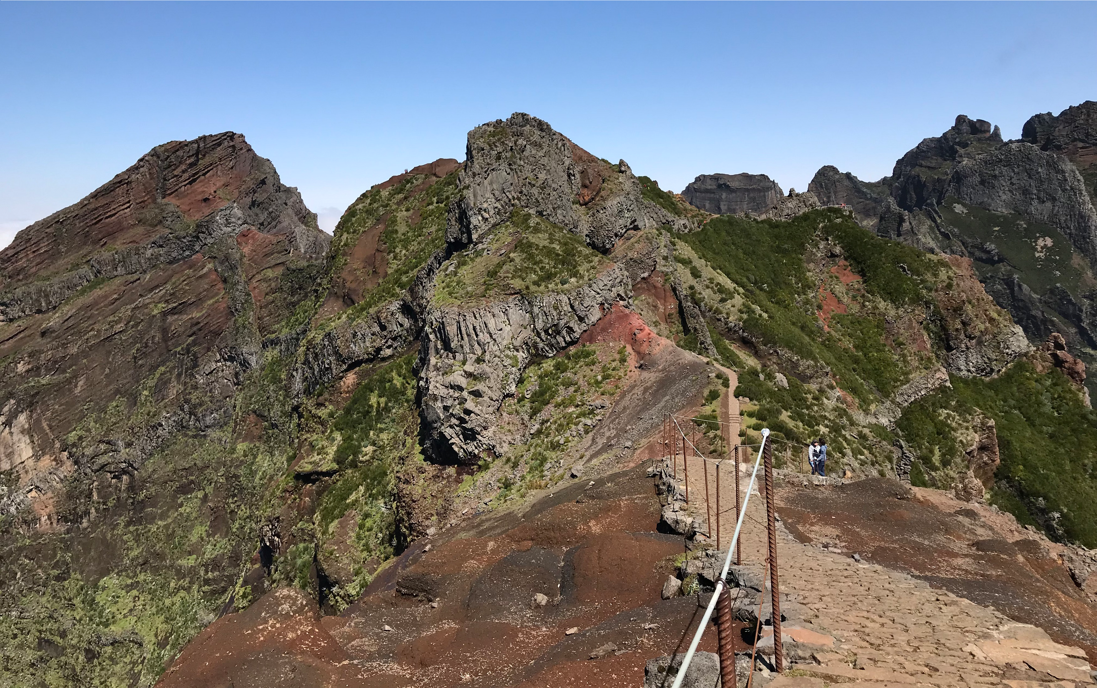 Madeira, Pico Arieiro, Wanderung, Berge, Wanderweg, Geländer, Der Reisekoffer, reisen